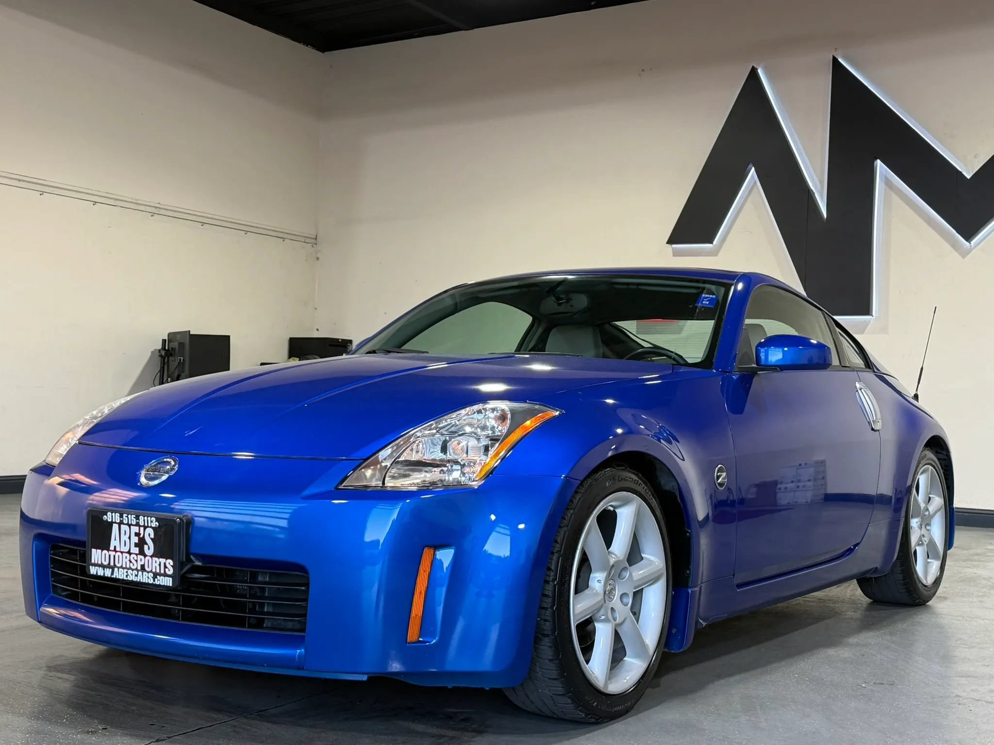 Used 2004 Nissan 350Z Touring w/ Cargo Convenience Pkg RWD image 1