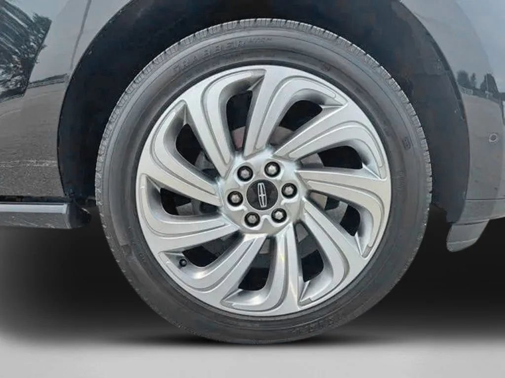 Used 2023 Lincoln Navigator L Reserve AWD/4WD image 32