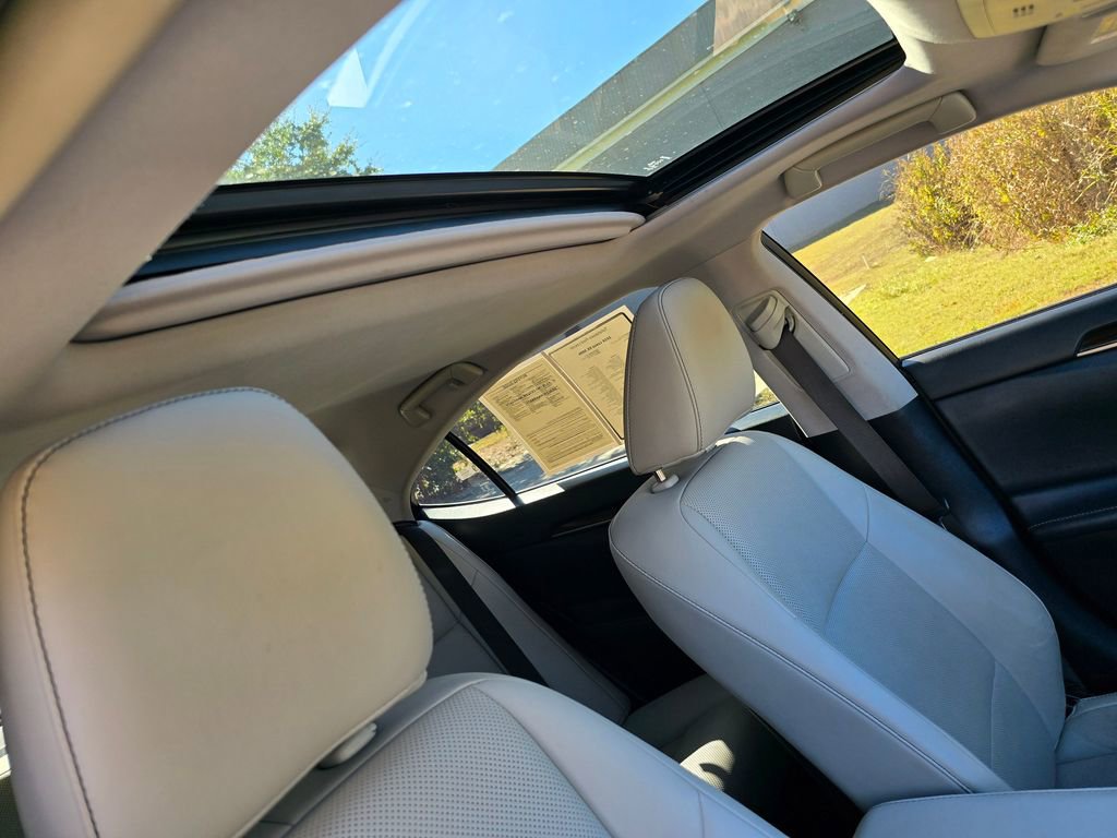 Used 2016 Lexus ES 300h image 62