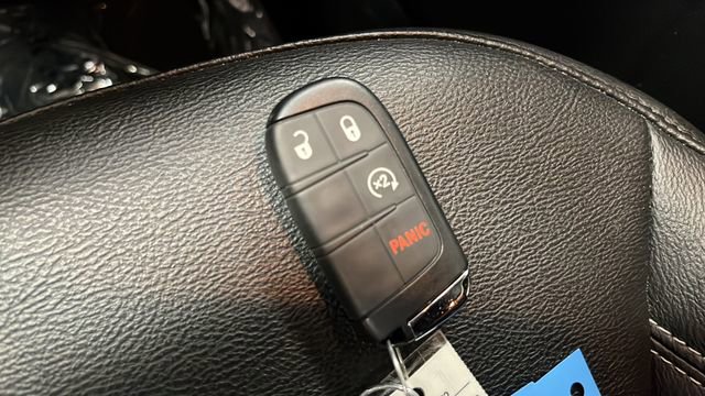 Used 2025 Jeep Compass Limited AWD/4WD image 38