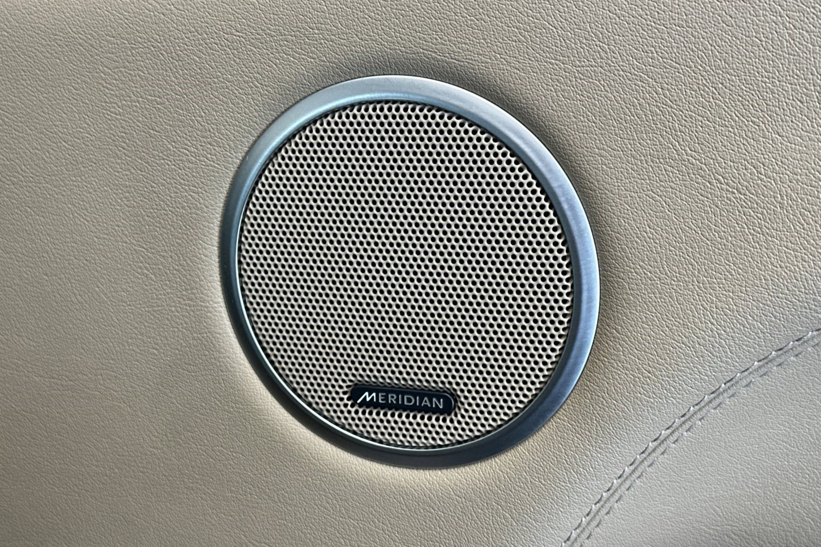 Used 2016 Land Rover Range Rover HSE image 16