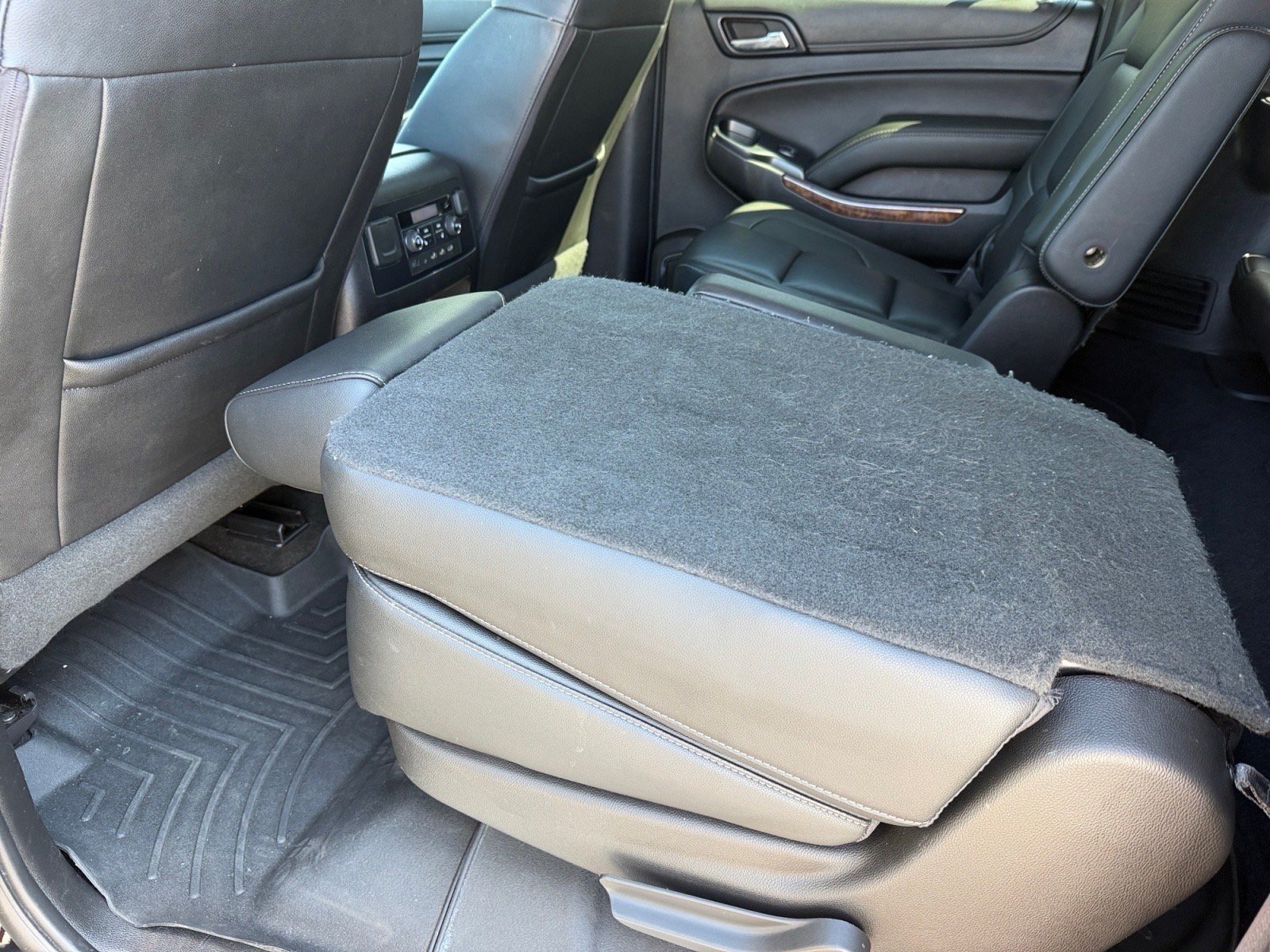 Used 2017 Chevrolet Suburban Premier AWD/4WD image 17