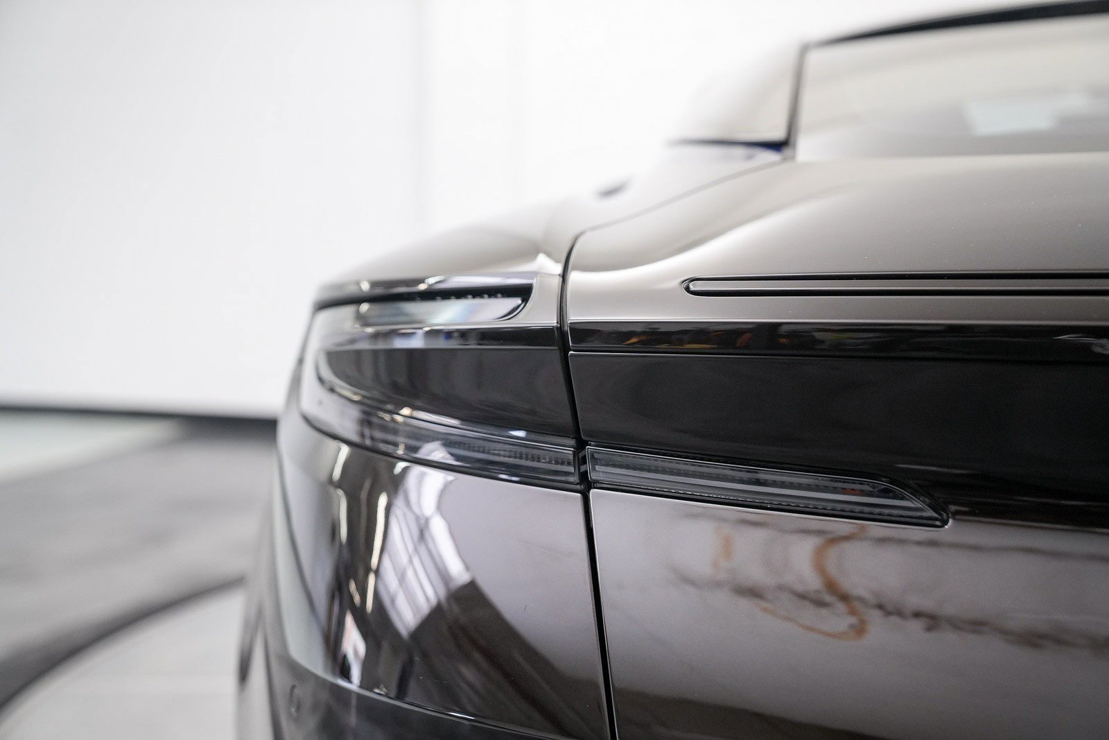 Used 2018 Aston Martin DB11 V12 image 14