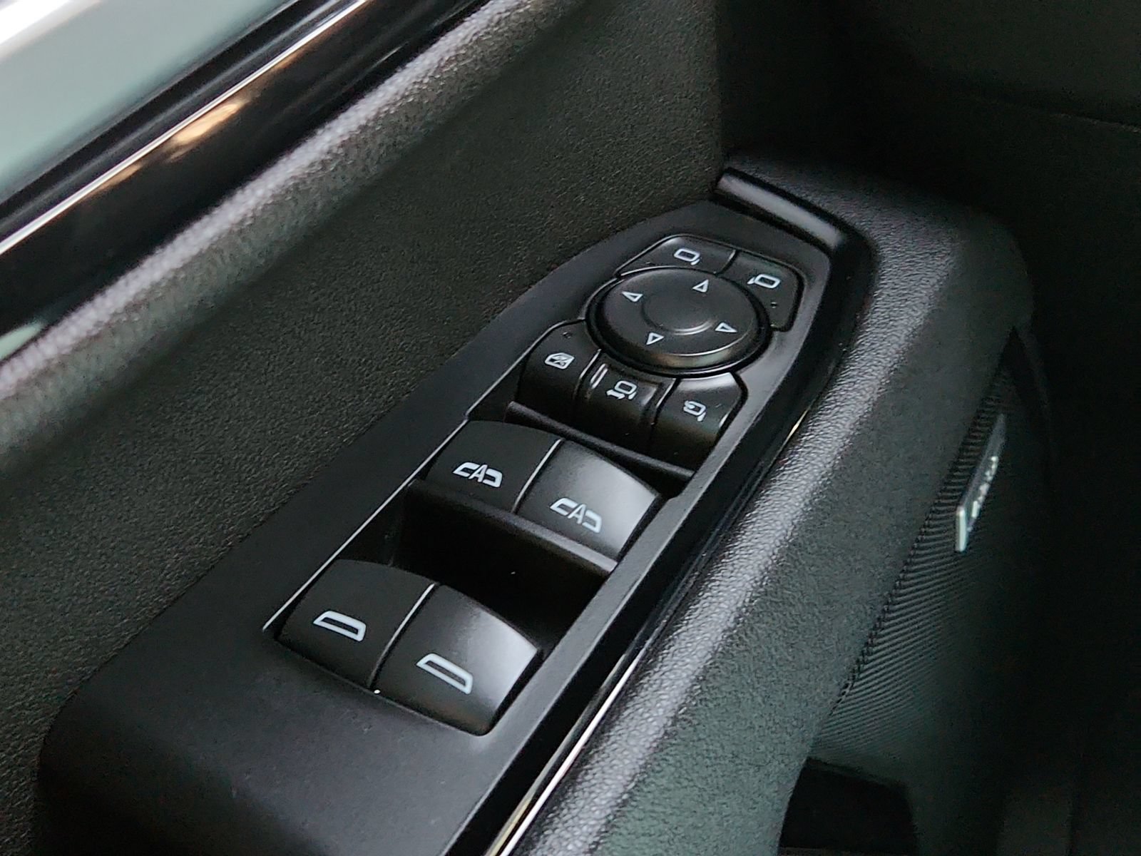 Used 2025 GMC Sierra 2500 AT4 w/ Max Trailering Package AWD/4WD image 17