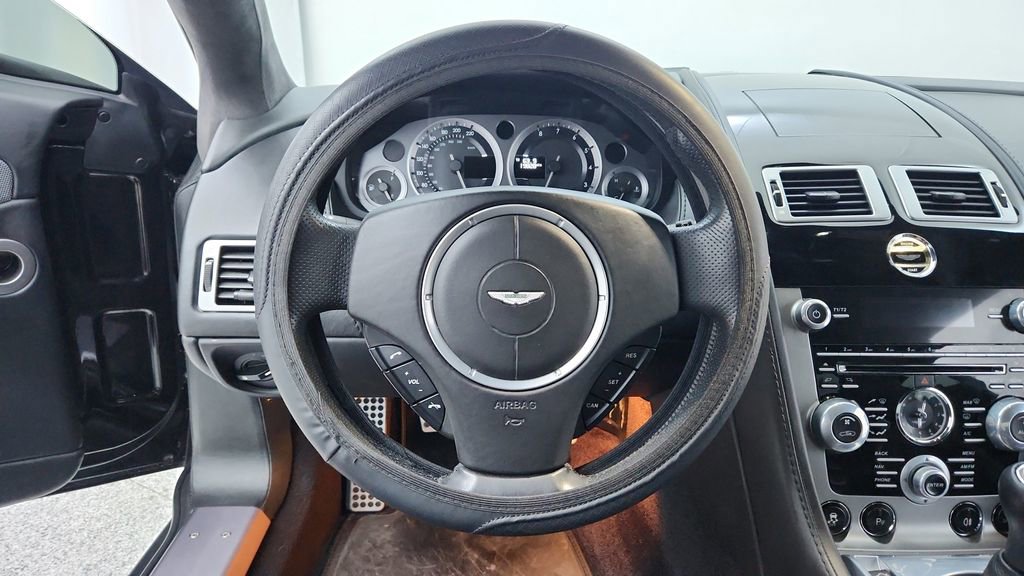 Used 2015 Aston Martin V8 Vantage Coupe image 18