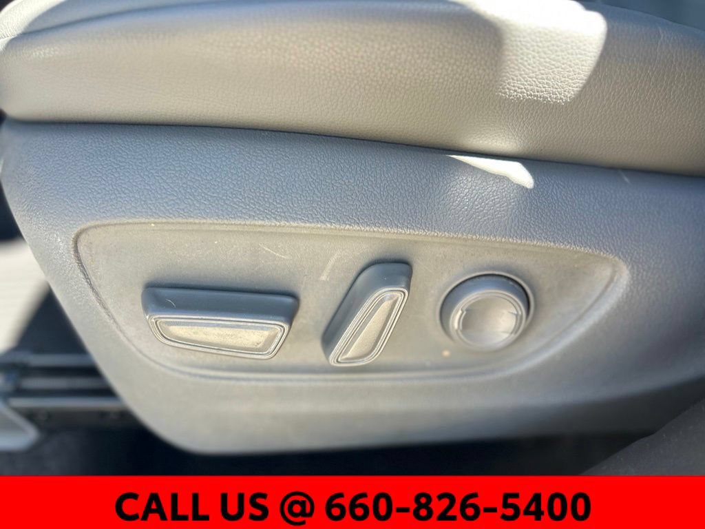 Used 2020 Toyota Highlander XLE AWD/4WD image 14