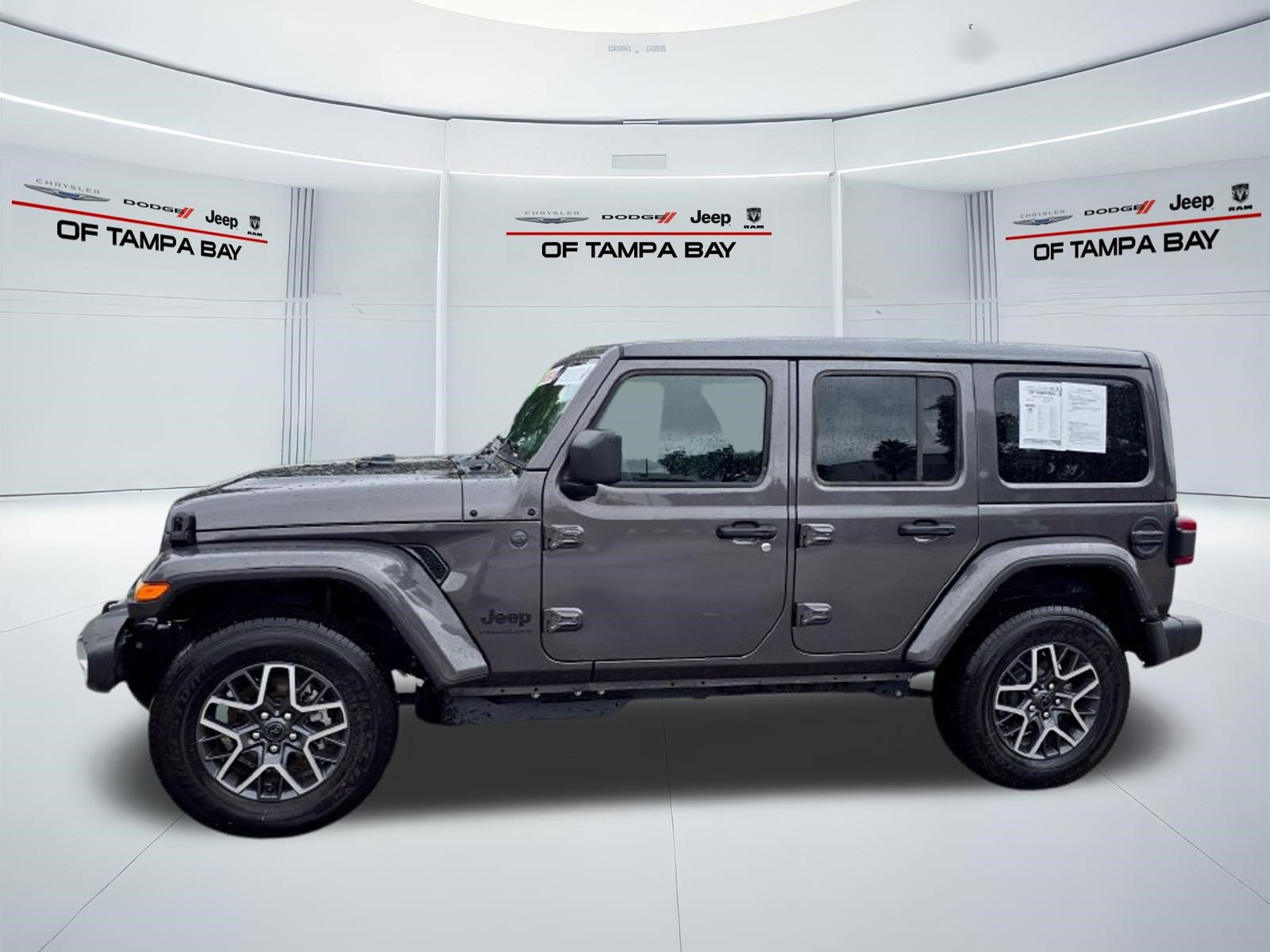 Used 2026 Jeep Wrangler Unlimited Sahara AWD/4WD image 3