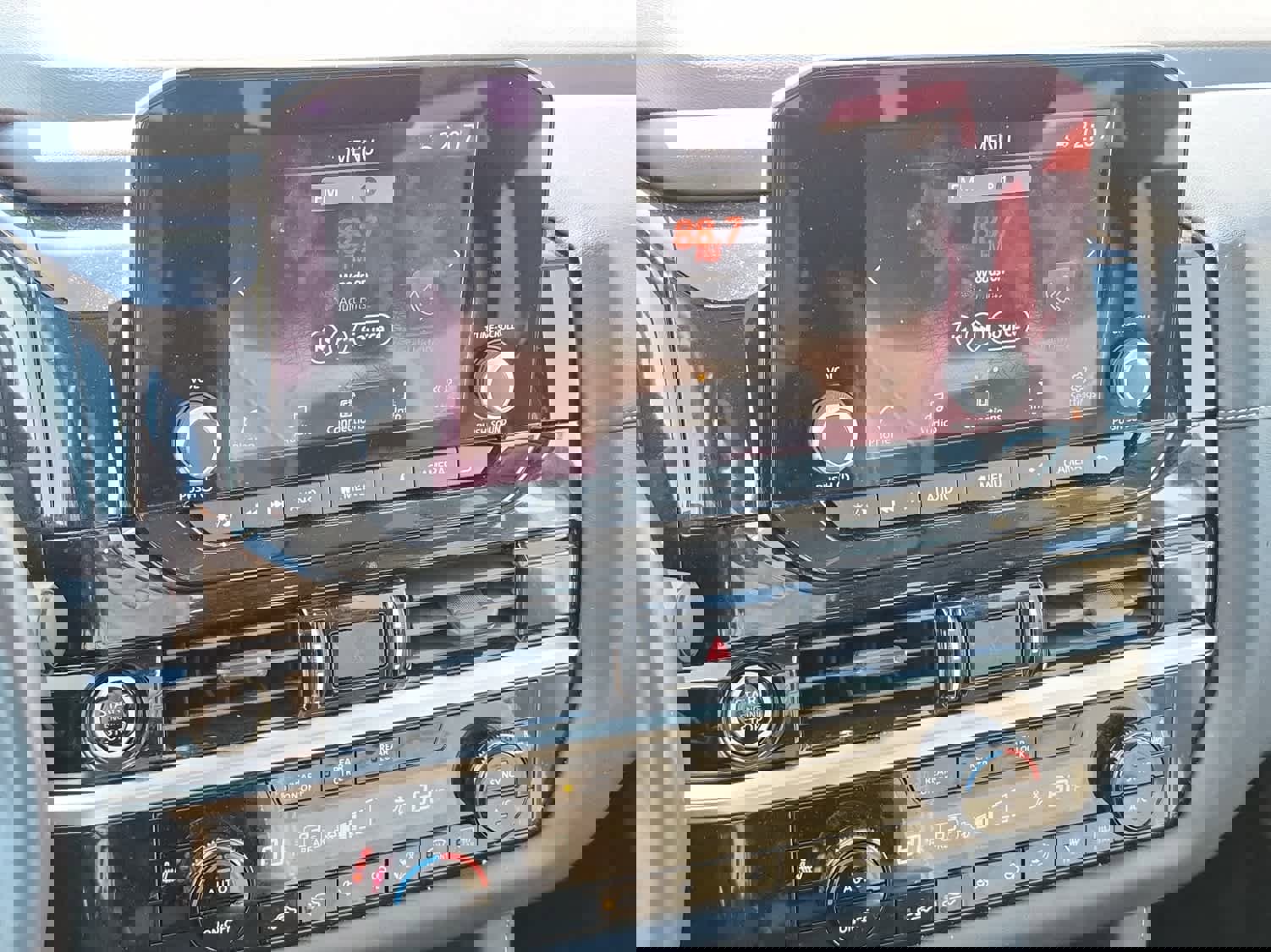 Used 2024 Nissan Pathfinder SV image 15