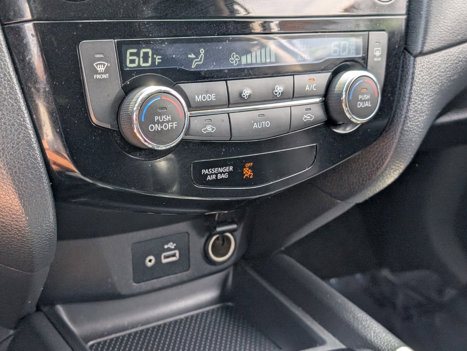 Used 2018 Nissan Rogue SV image 28