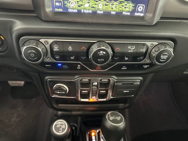 Used 2023 Jeep Wrangler Unlimited w/ Sun & Screen Package image 23