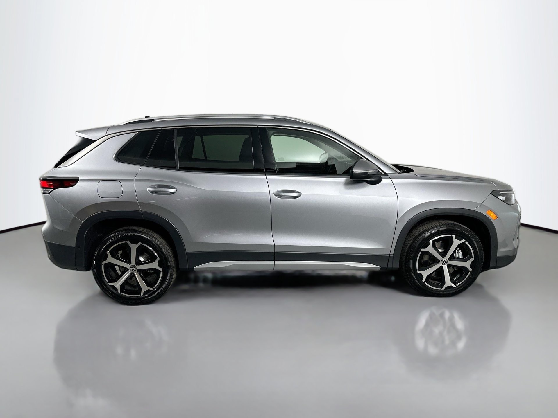 Certified 2026 Volkswagen Tiguan SE AWD/4WD image 4