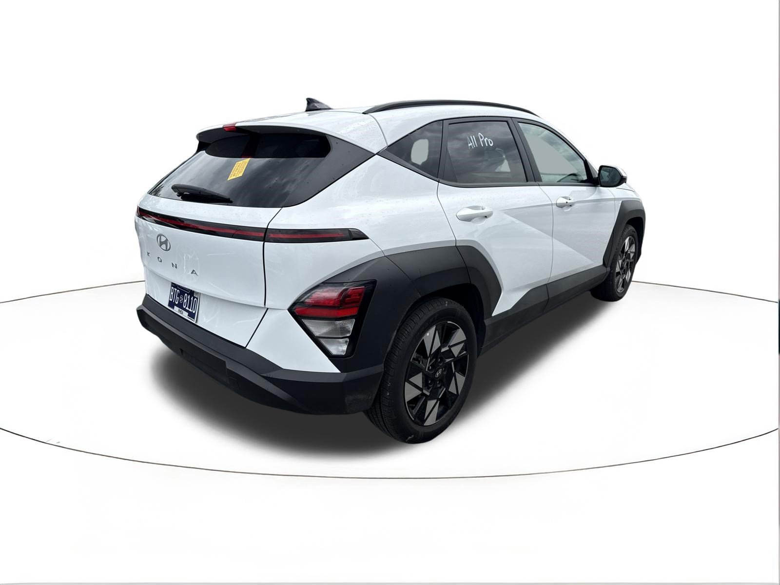 Used 2025 Hyundai Kona SEL FWD image 2