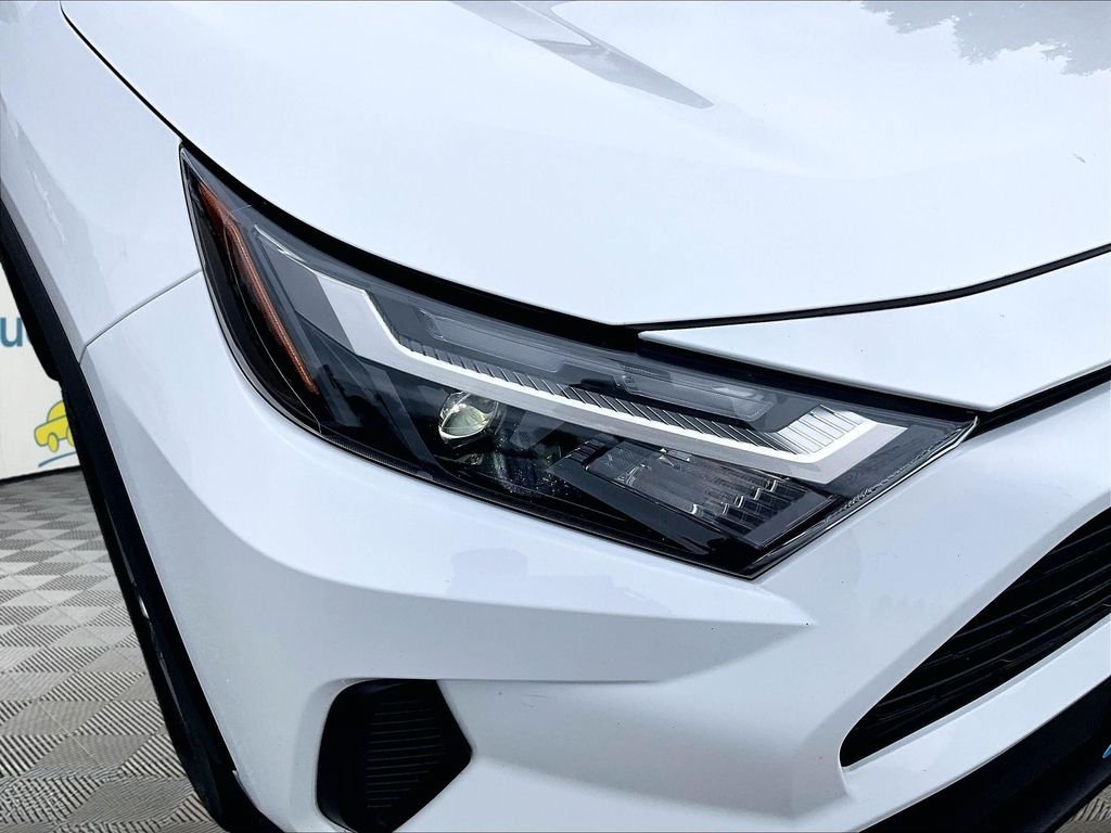Used 2025 Toyota RAV4 XLE AWD/4WD image 33