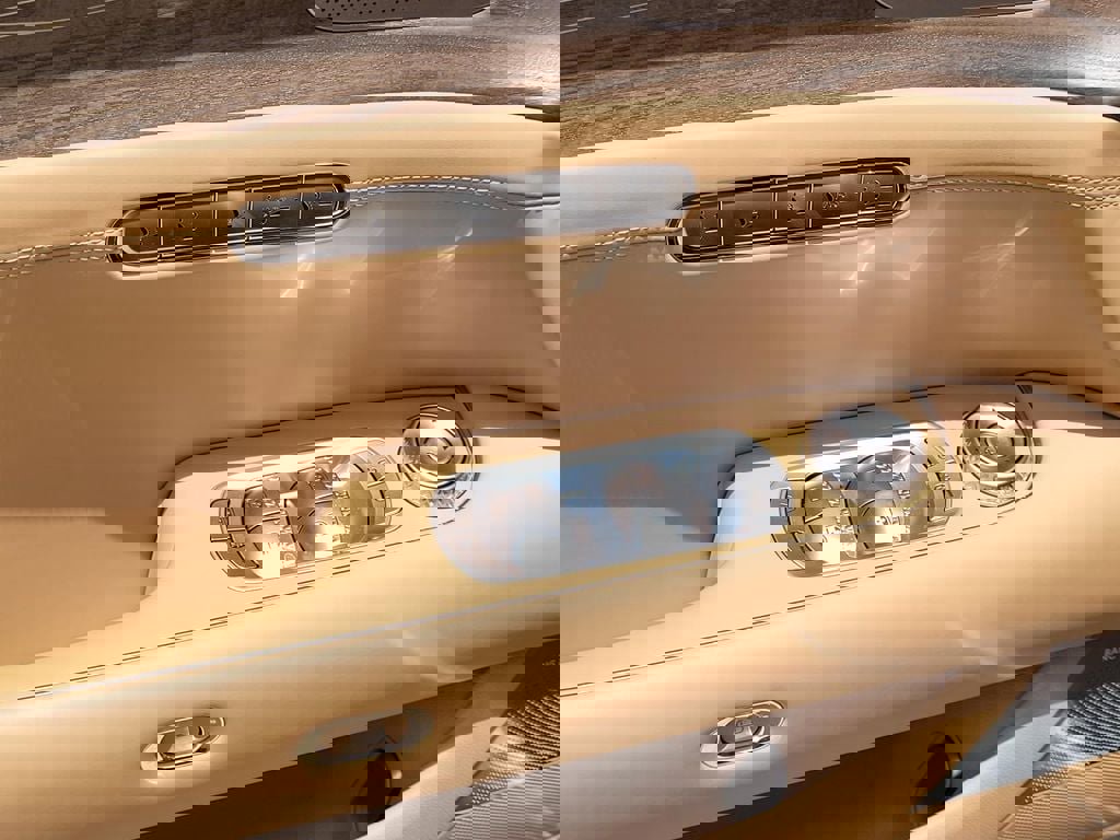 Used 2024 Genesis G90 3.5T image 12