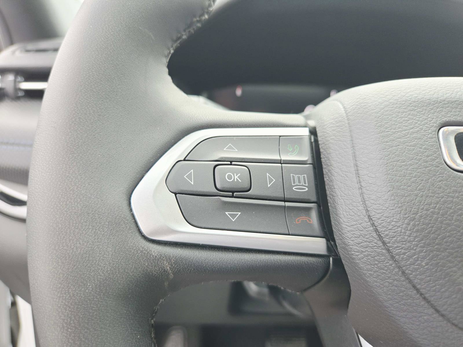 Used 2025 Jeep Compass Limited w/ High Altitude Package image 22