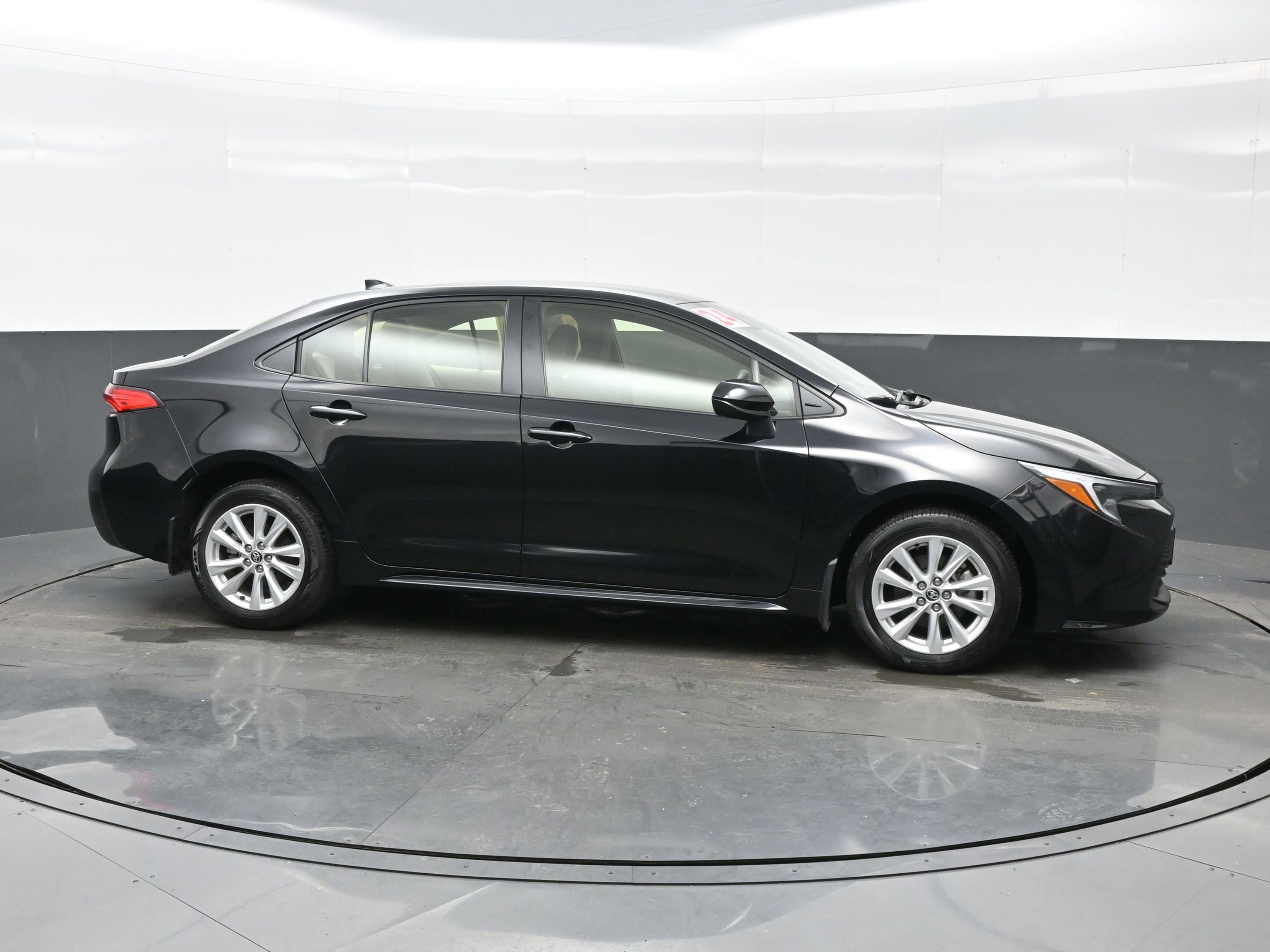 Used 2024 Toyota Corolla LE image 7