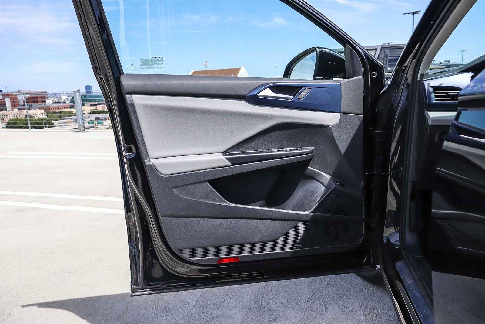Certified 2022 Volkswagen Taos SE w/ Panoramic Sunroof Package FWD image 19