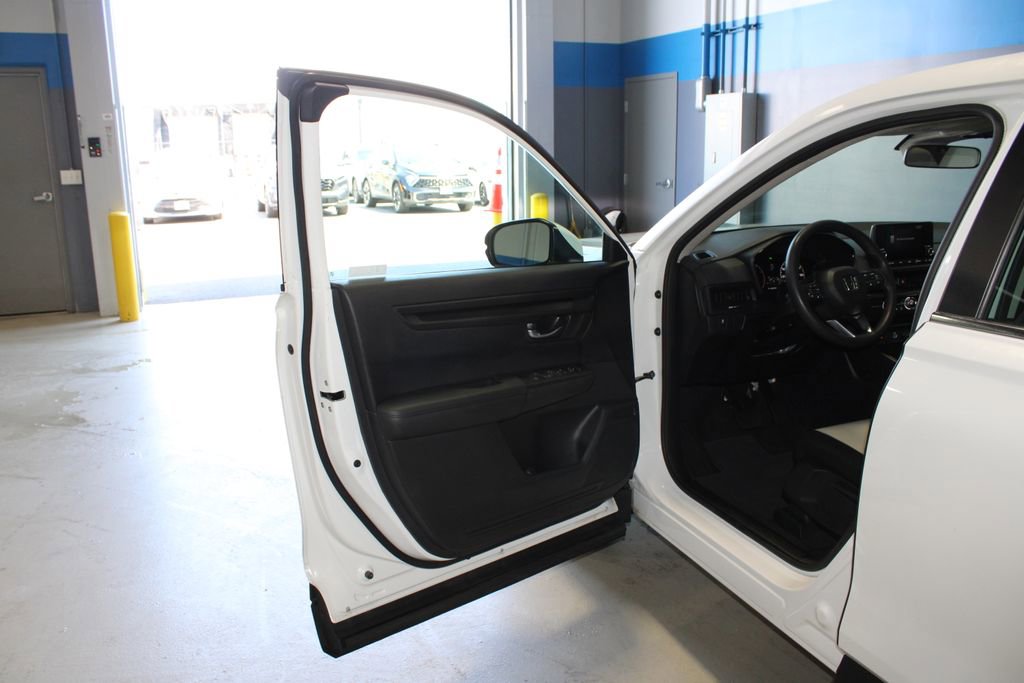 Used 2023 Honda CR-V LX image 7