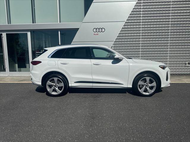 Certified 2025 Audi Q5 Premium AWD/4WD image 2