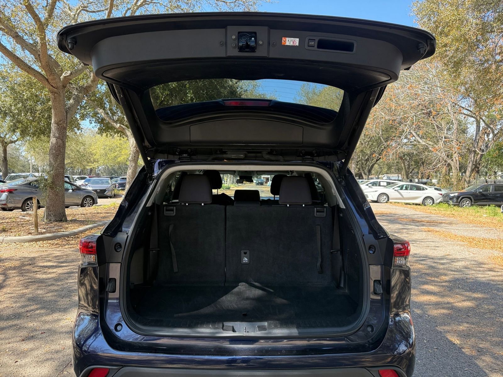 Used 2025 Toyota Highlander LE image 29