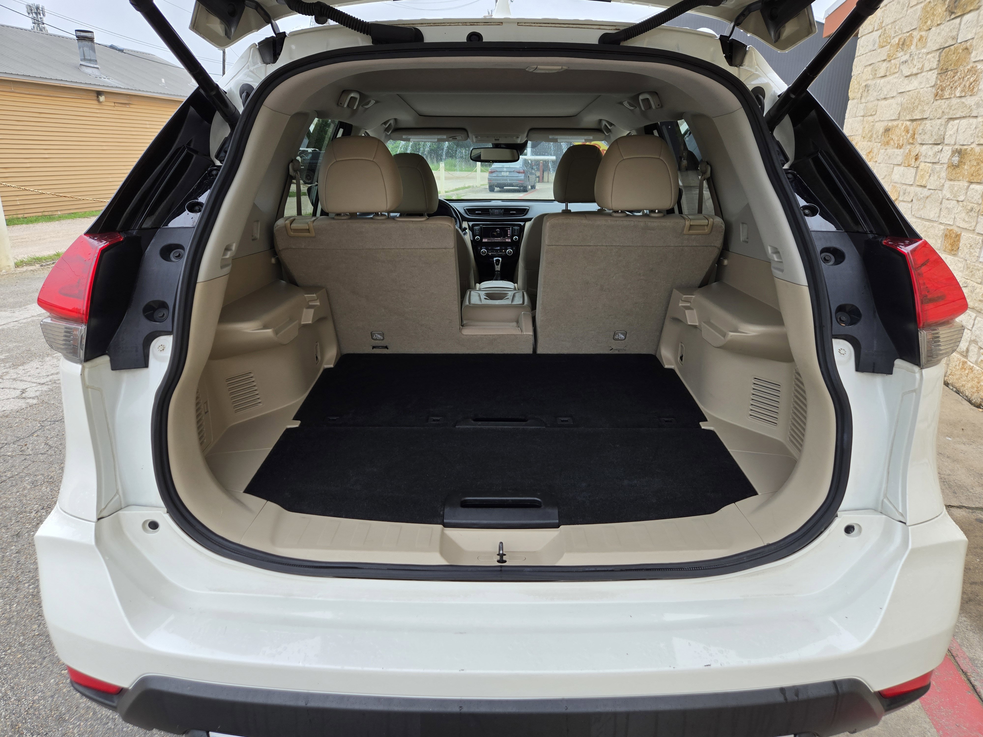 Used 2017 Nissan Pathfinder SV FWD image 17