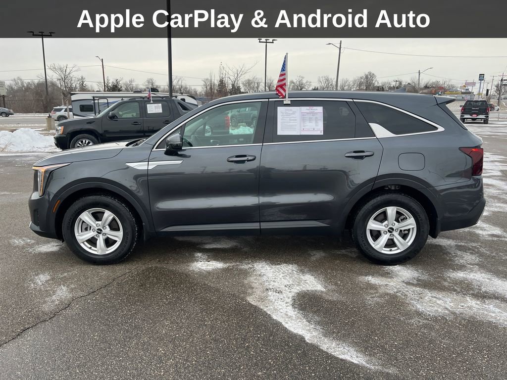 Used 2024 Kia Sorento LX image 2