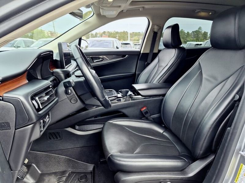 Used 2023 Lincoln Nautilus Reserve w/ Luxury Package image 11