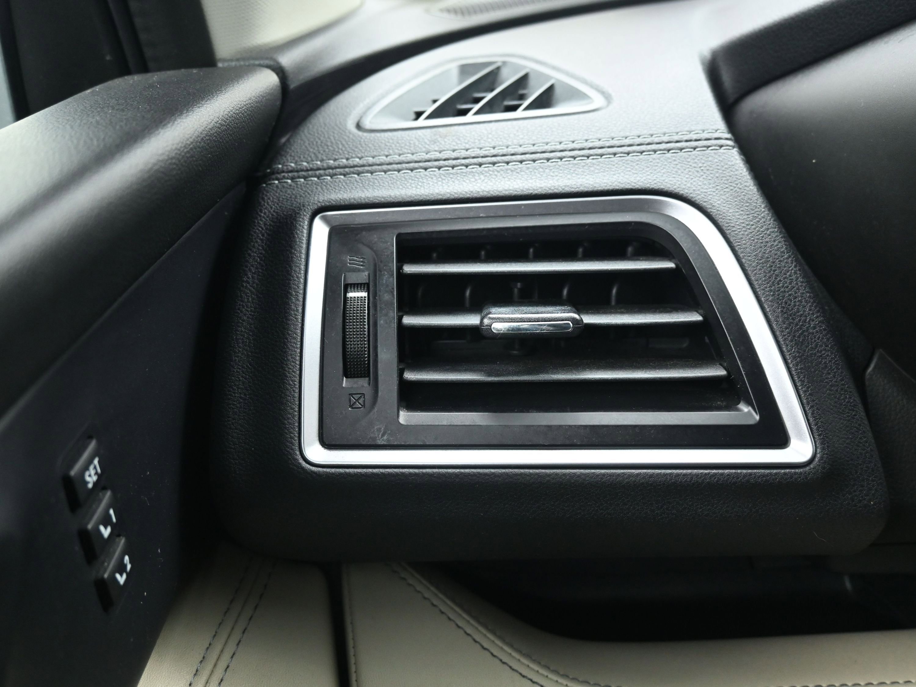 Used 2022 Subaru Ascent Limited image 17