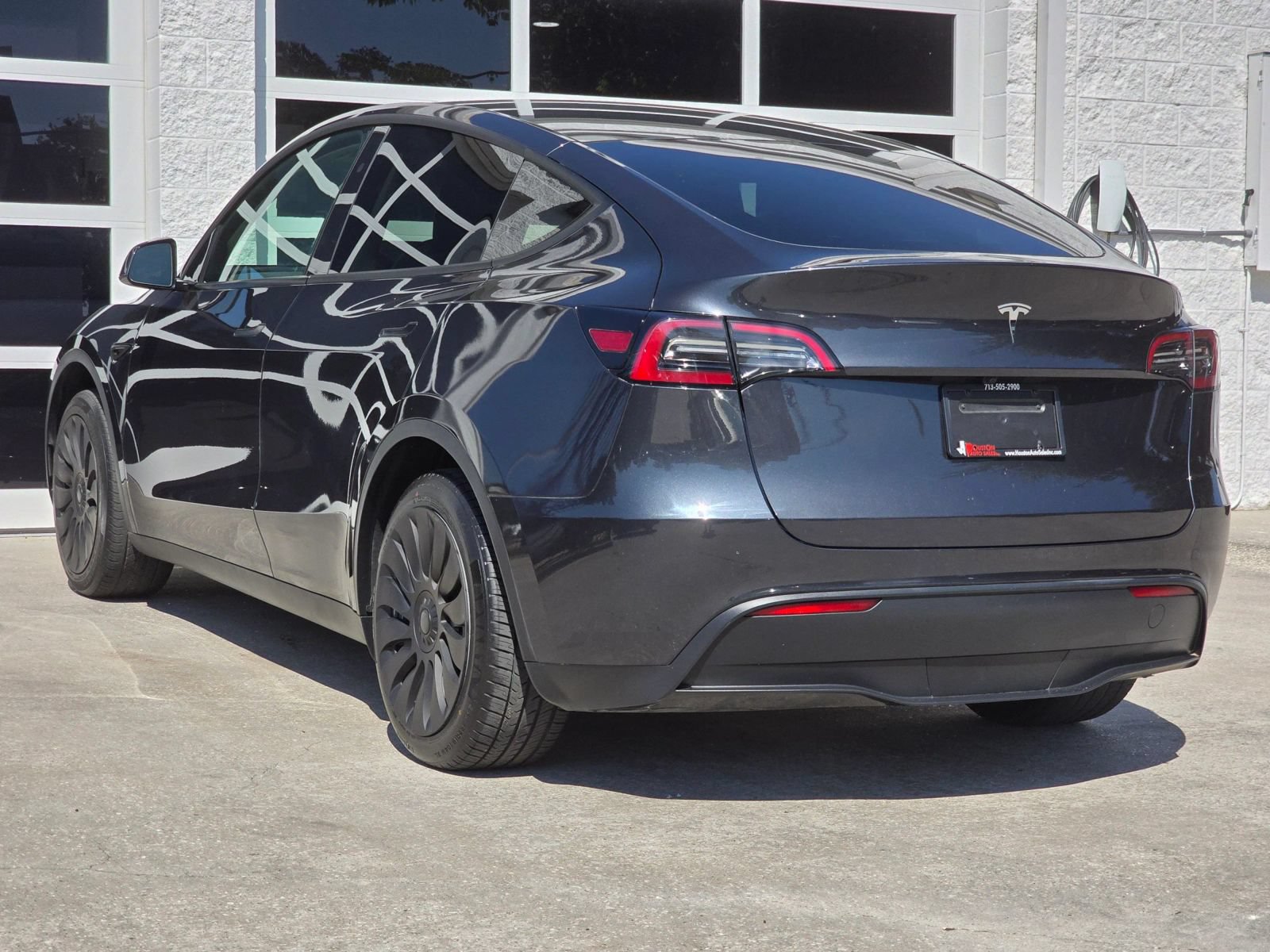 Used 2024 Tesla Model Y 2WD image 7