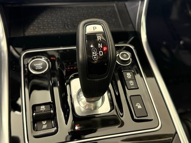 Used 2020 Jaguar XE S RWD image 36