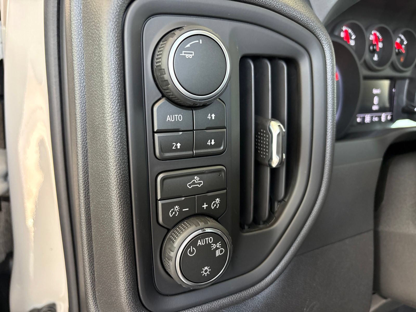 New 2026 Chevrolet Silverado 1500 Custom Trail Boss w/ LPO, Dark Essentials Package AWD/4WD image 12