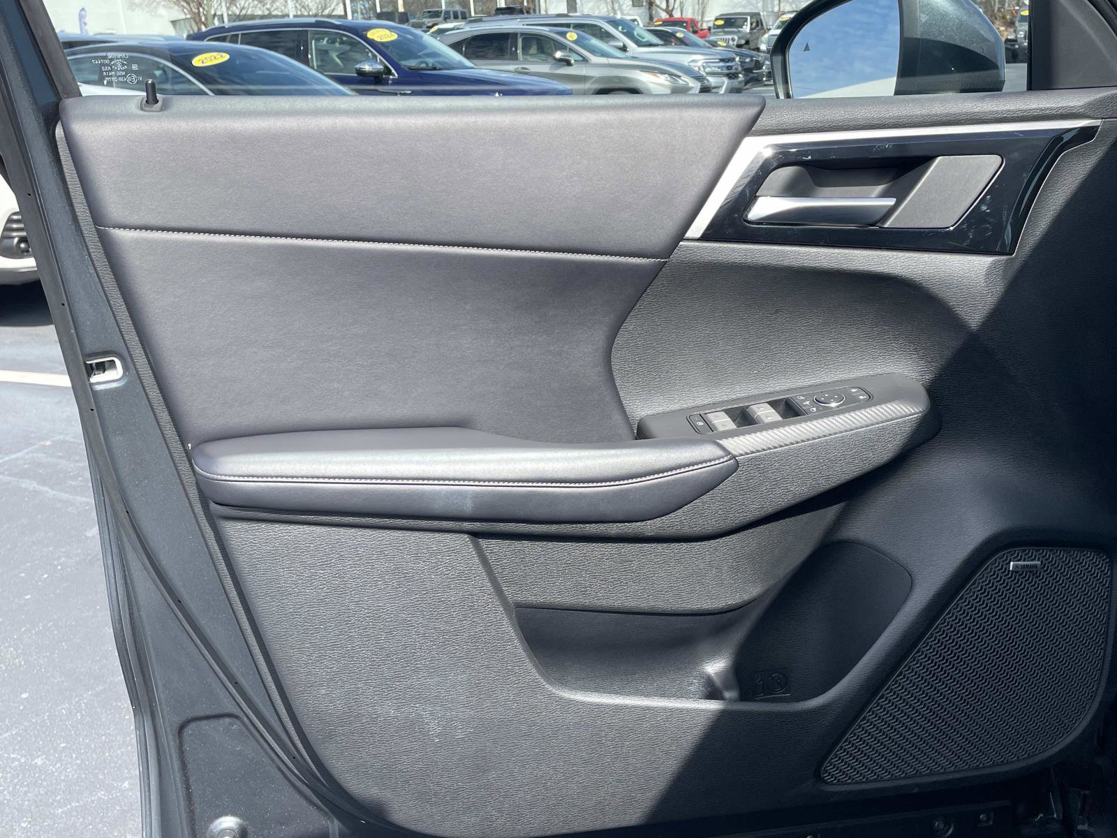 Used 2025 Mitsubishi Outlander SE FWD image 16