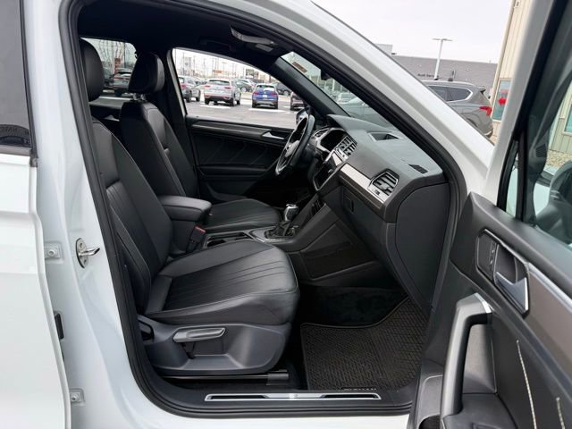 Used 2022 Volkswagen Tiguan SE R-Line FWD image 22