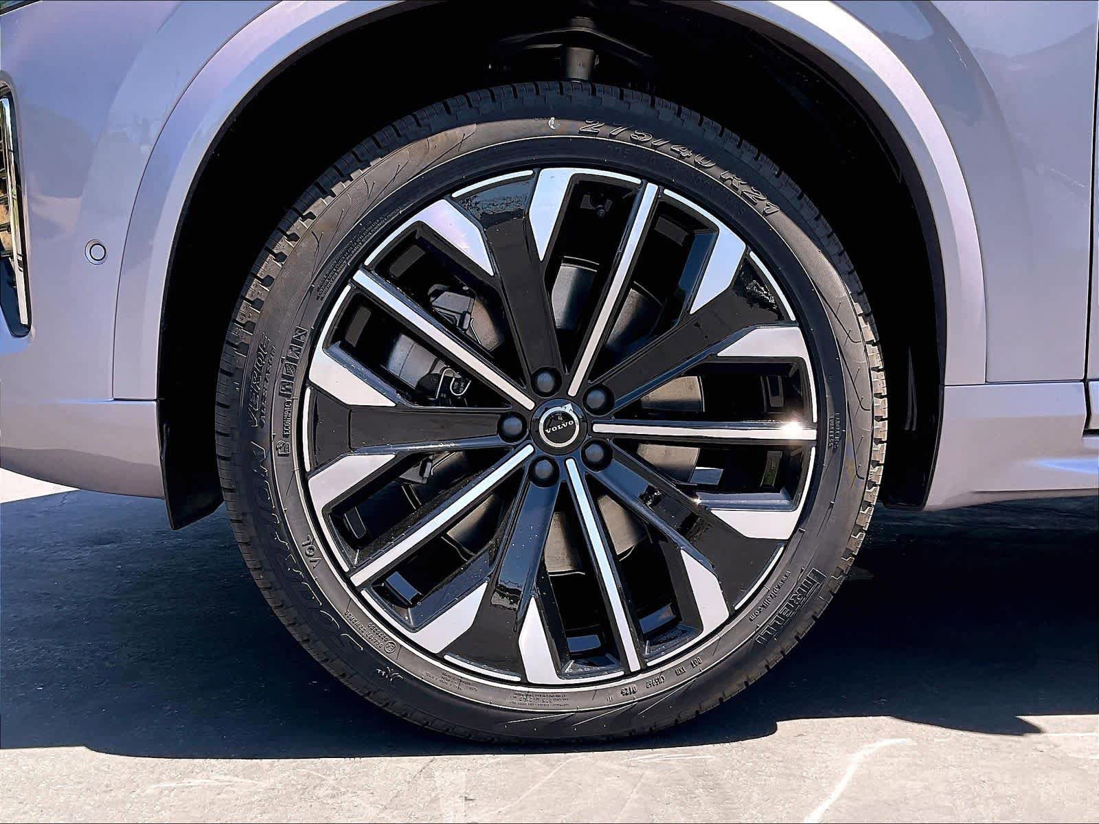 New 2026 Volvo XC90 T8 Plus w/ Protection Package AWD/4WD image 14
