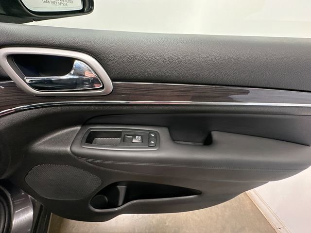 Used 2018 Jeep Grand Cherokee Overland AWD/4WD image 26