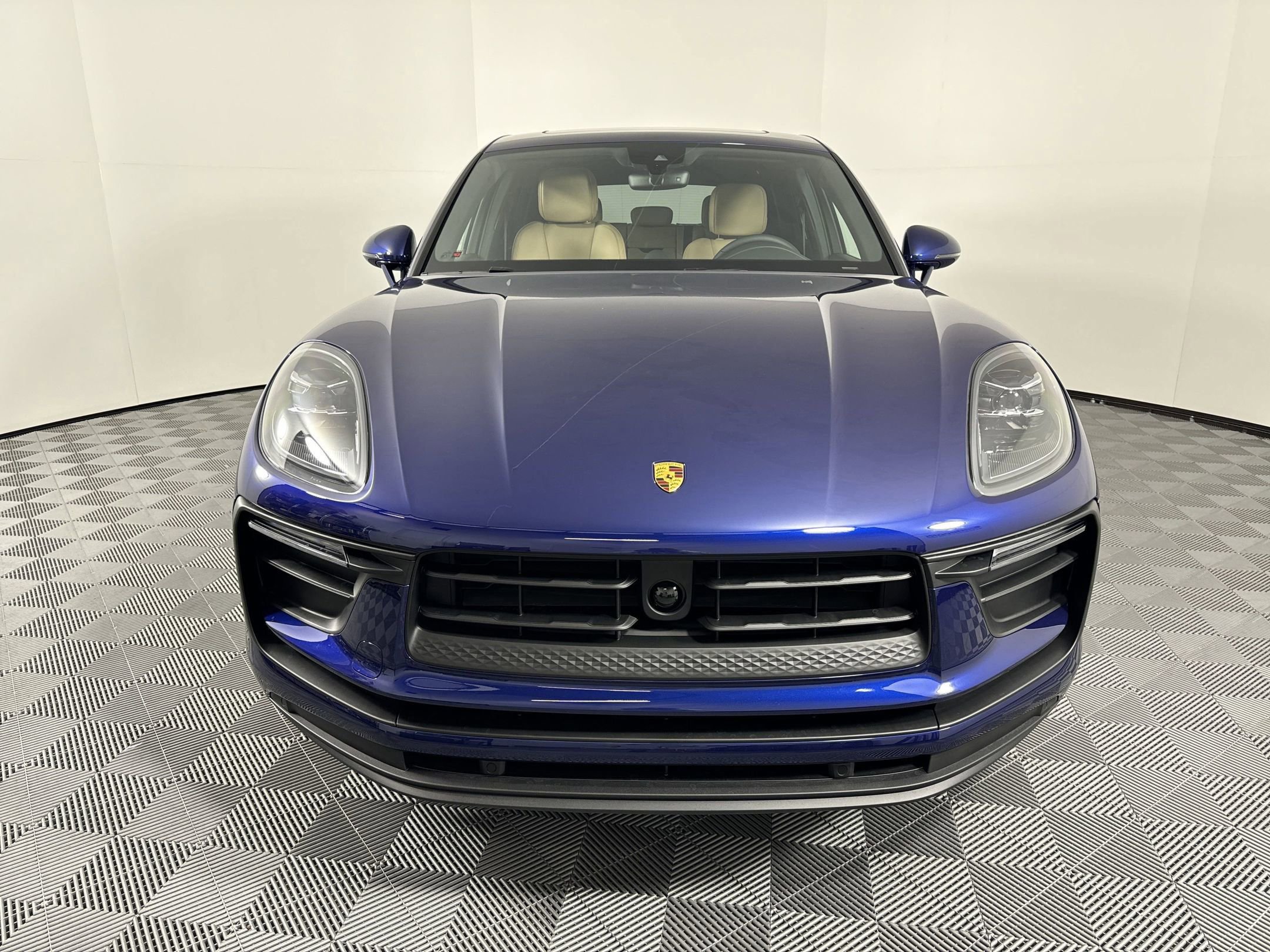 Certified 2025 Porsche Macan image 6