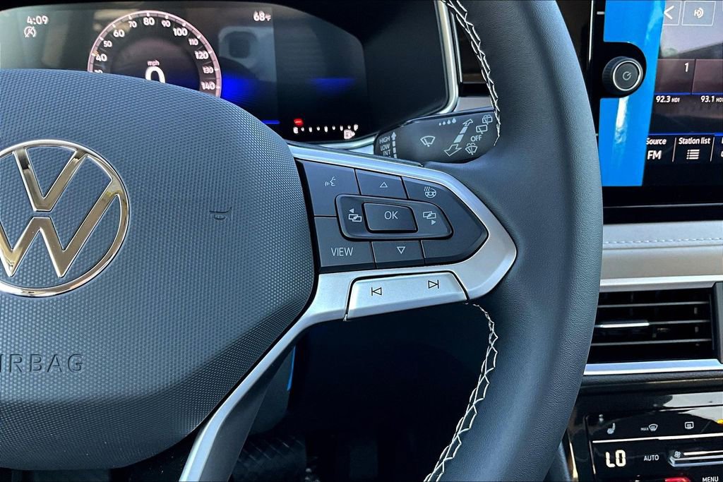 New 2026 Volkswagen Taos SE image 10