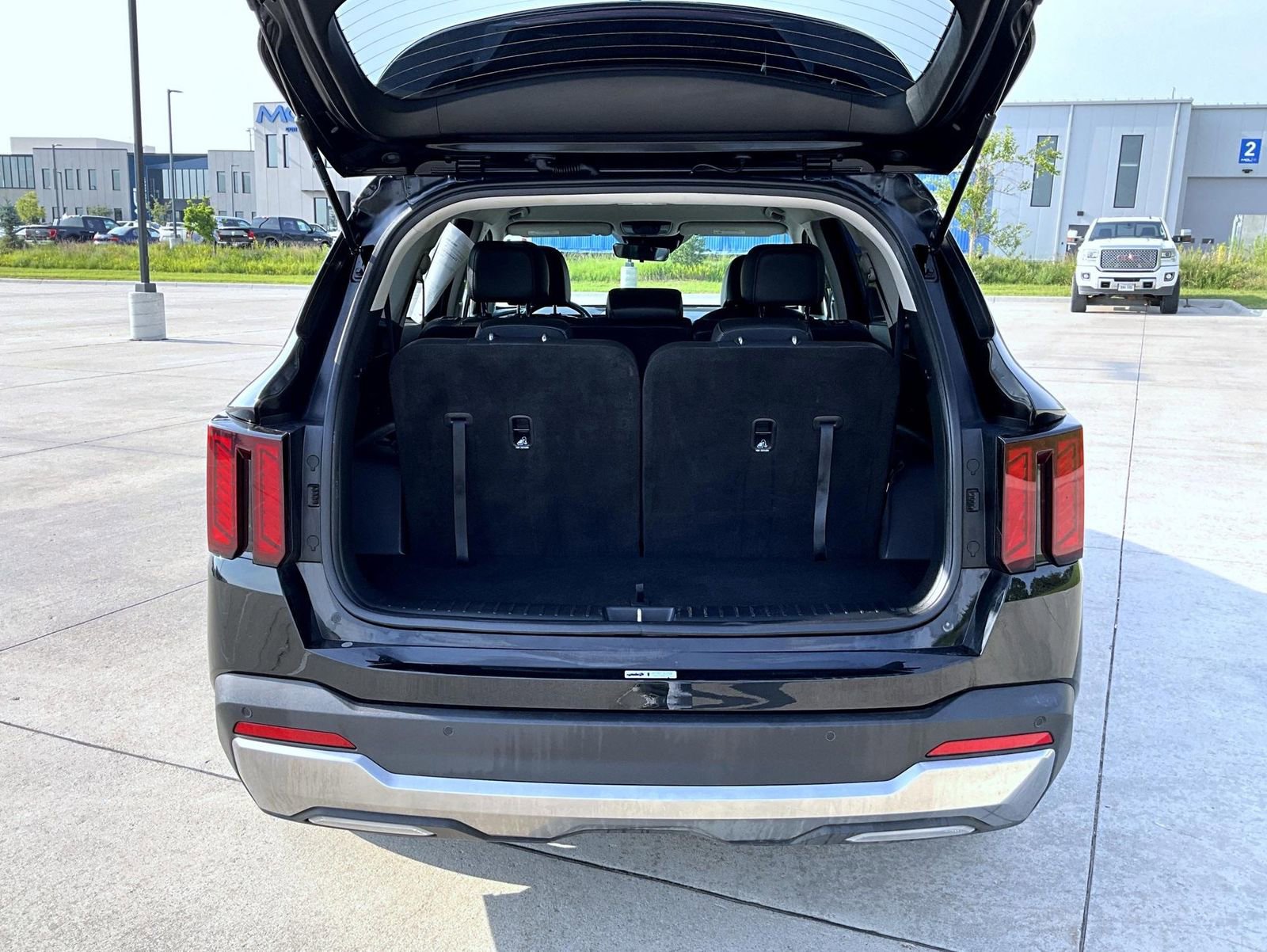 Used 2024 Kia Sorento S image 9