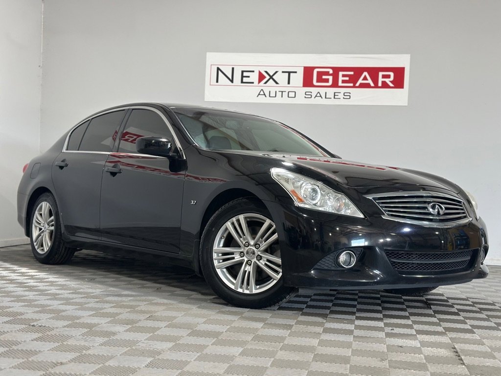 Used 2015 INFINITI Q40 w/ Moonroof Package