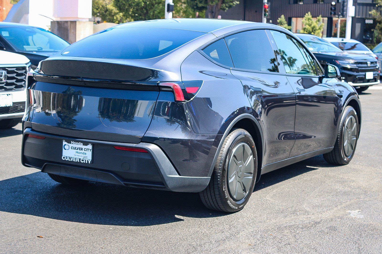 Used 2026 Tesla Model Y 2WD image 9