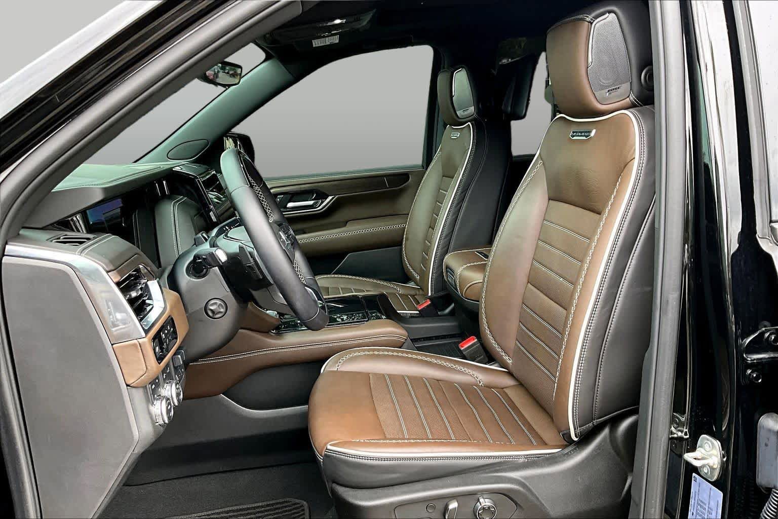 Used 2025 GMC Yukon Denali Ultimate AWD/4WD image 8