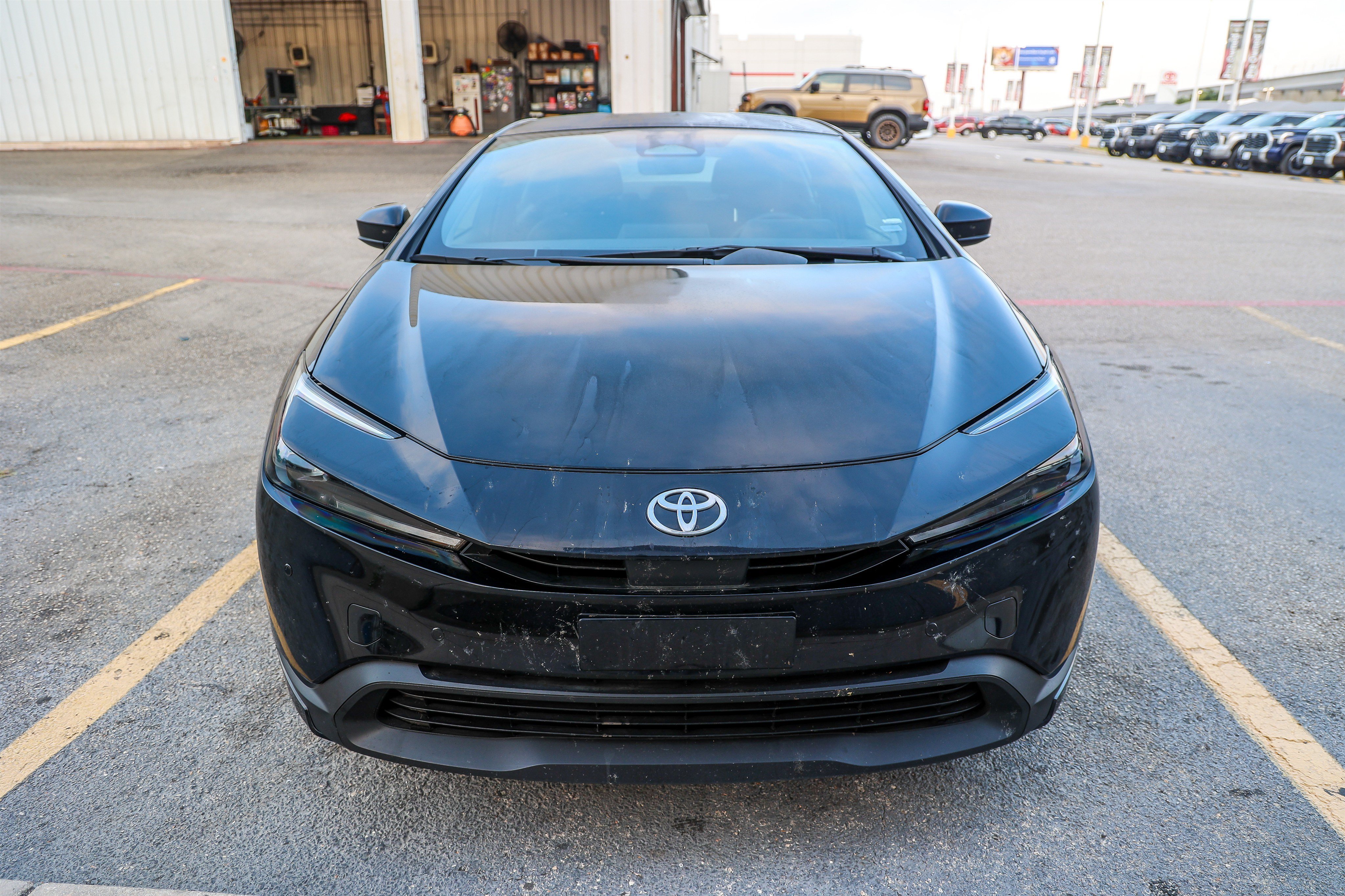 Used 2025 Toyota Prius LE FWD image 4