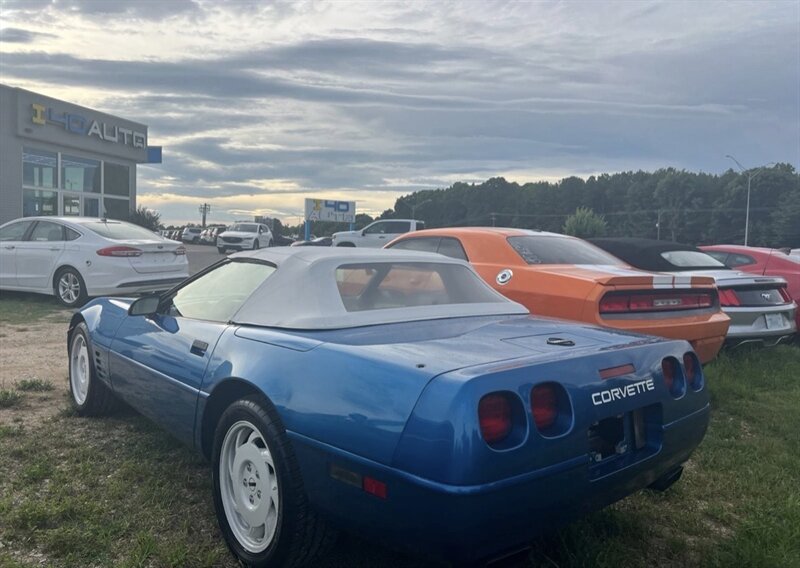Used 1992 Chevrolet Corvette Convertible RWD image 14