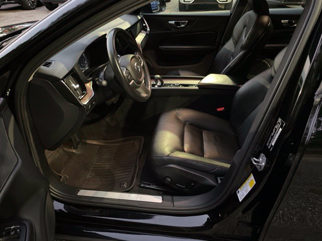 Used 2022 Volvo S60 B5 Momentum w/ Climate Package FWD image 9