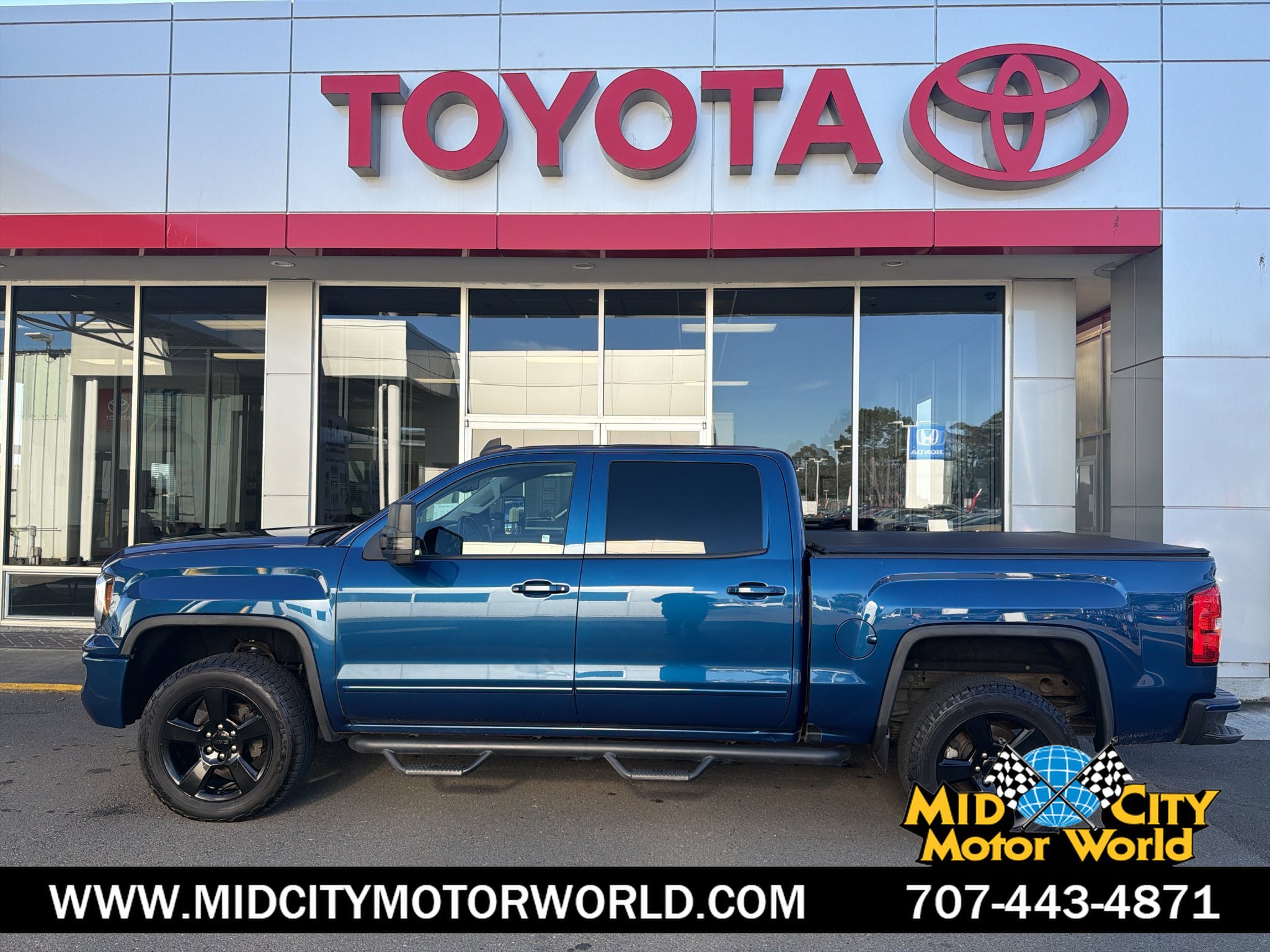 Used 2017 GMC Sierra 1500 SLE w/ SLE Value Package AWD/4WD image 1