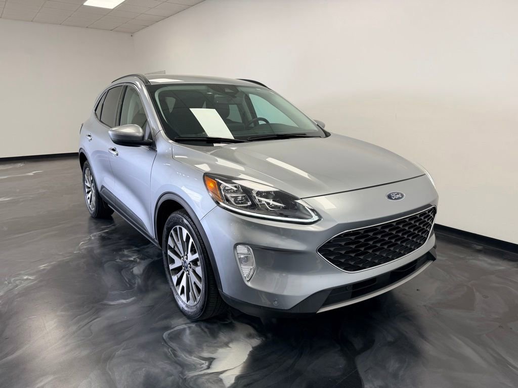 Used 2022 Ford Escape Titanium w/ Class II Trailer Tow Package AWD/4WD image 17