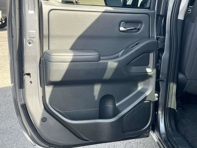 Used 2023 Nissan Frontier SV image 16