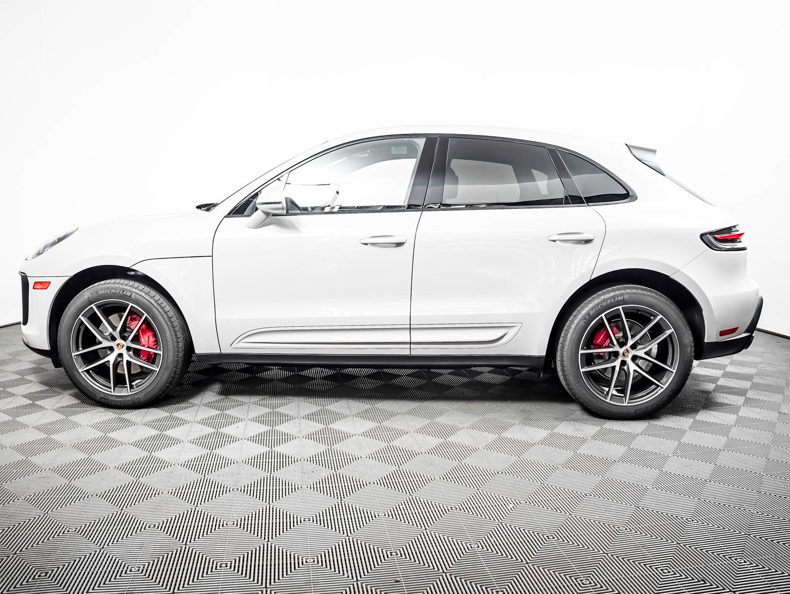 Certified 2026 Porsche Macan S AWD/4WD image 2