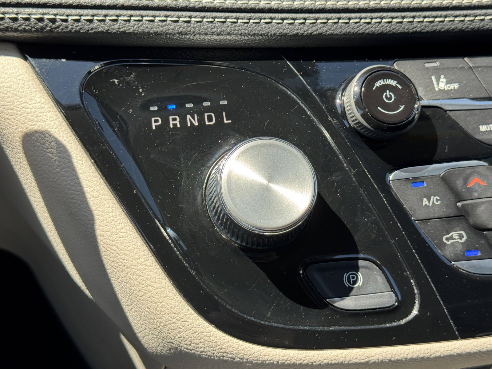 Used 2024 Chrysler Pacifica Limited FWD image 21