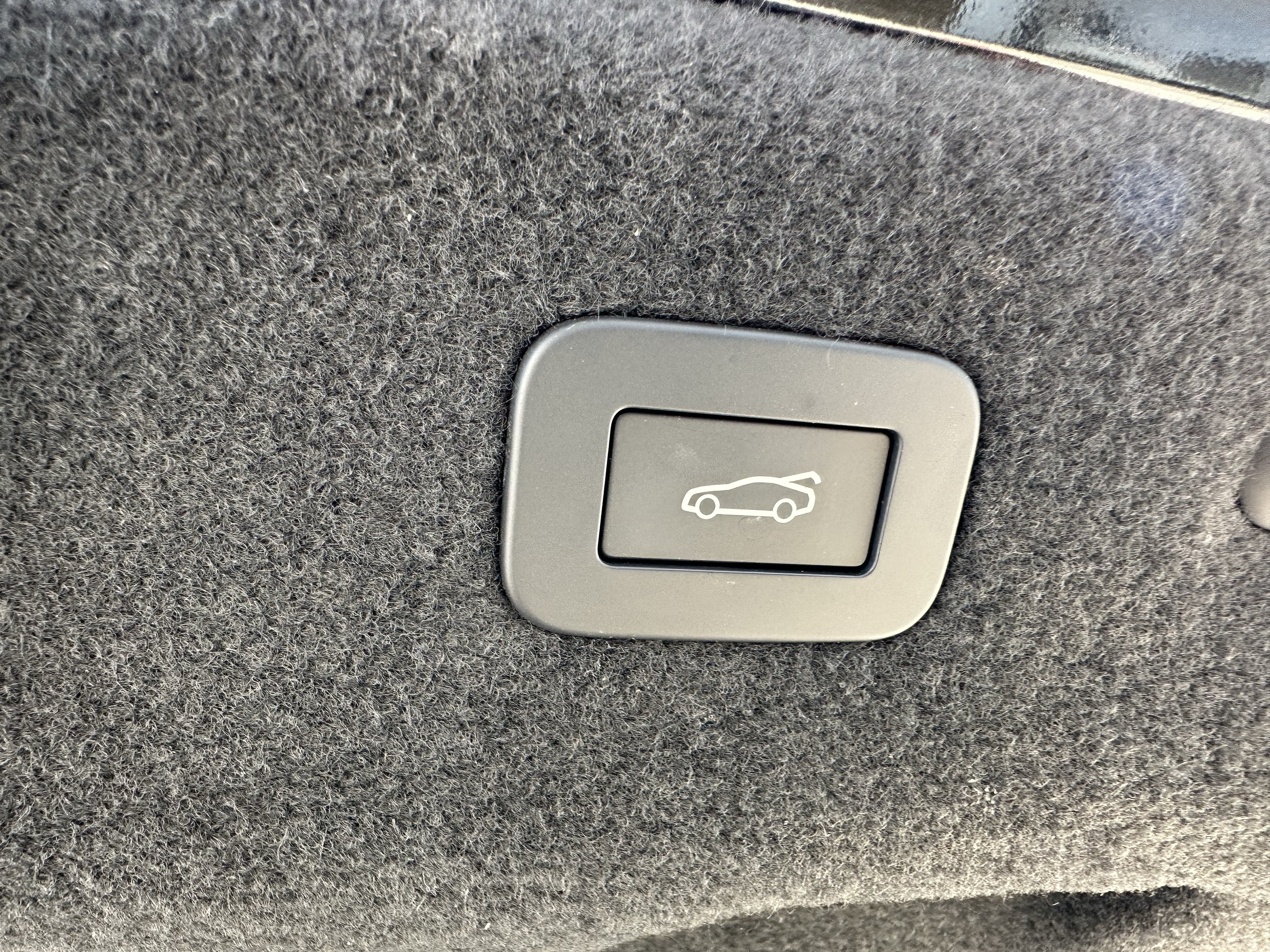 Certified 2024 Jaguar XF R-Dynamic SE AWD/4WD image 38
